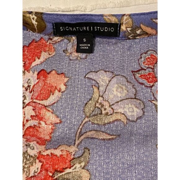 🌺Woman’s Signature Studio SZ S Colorful Floral Tie Up Ruffled Blouse🌺 - Picture 3 of 6